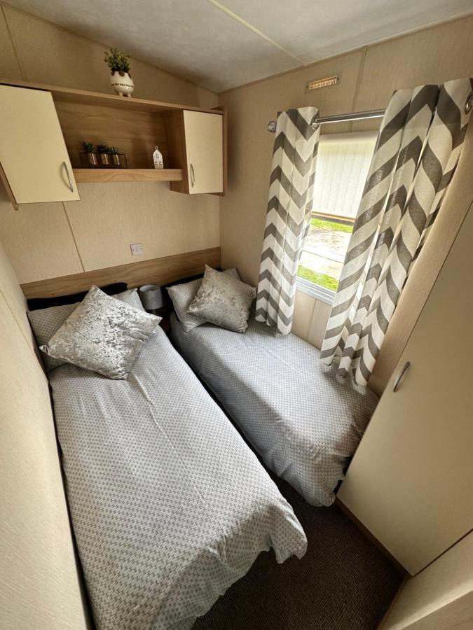6 Berth Caravan On Marine Holiday Park Hotell Rhyl Exteriör bild