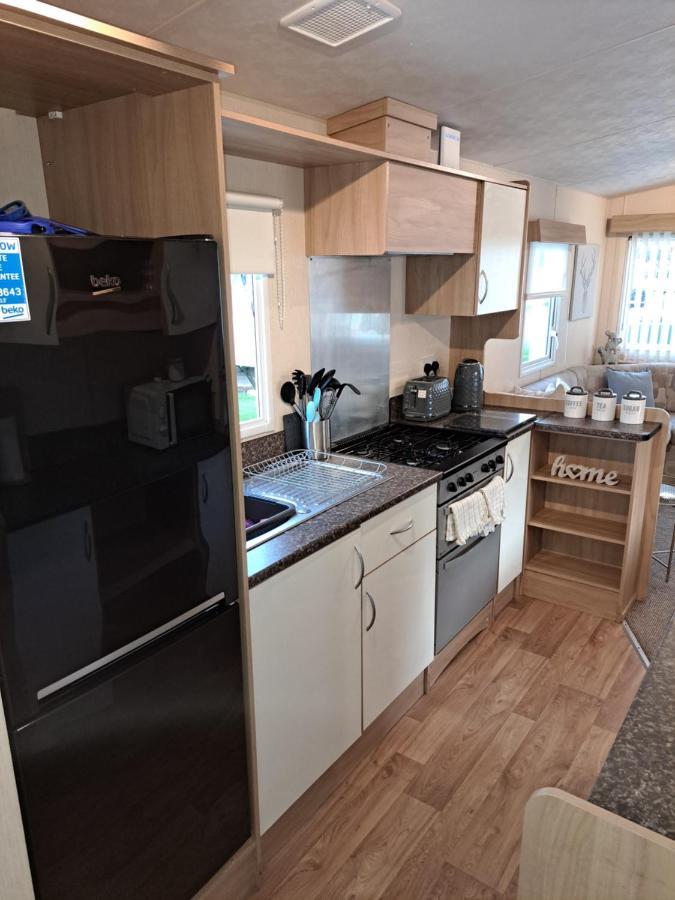 6 Berth Caravan On Marine Holiday Park Hotell Rhyl Exteriör bild